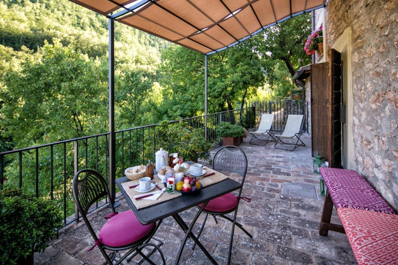 Residence Menotre Rasiglia Szoba fotó