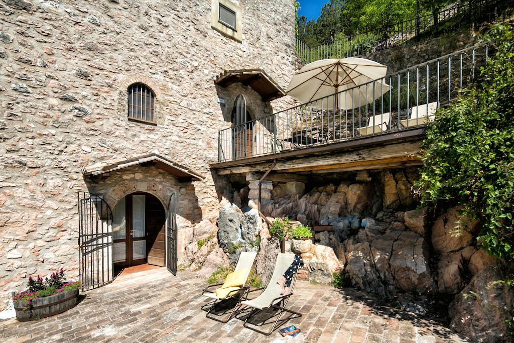 Residence Menotre Rasiglia Szoba fotó
