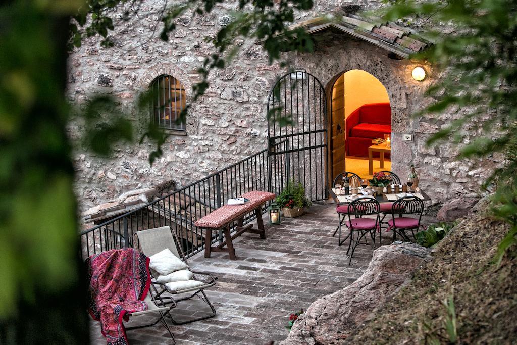Residence Menotre Rasiglia Szoba fotó
