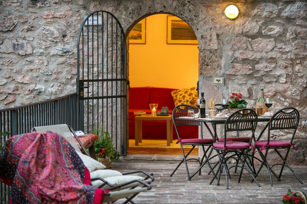 Residence Menotre Rasiglia Szoba fotó
